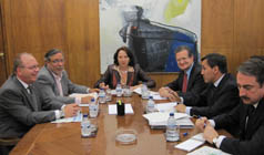 Julio Setin (Alcalde de IU de San Fernando de Henares) reunido en el Ministerio de Fomento con la Secretaria de Estado de Transportes, el Presidente de AENA y el Director General de Medio Ambiente de AENA (9 de Junio de 2010)